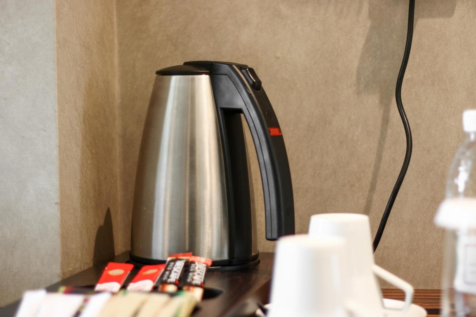 Millennium Plaza Doha Hotel Exterior photo A kettle